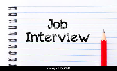 Job Interview-Text geschrieben am Notizblockseite, roter Buntstift auf der rechten Seite. Motivations Begriff Bild Stockfoto