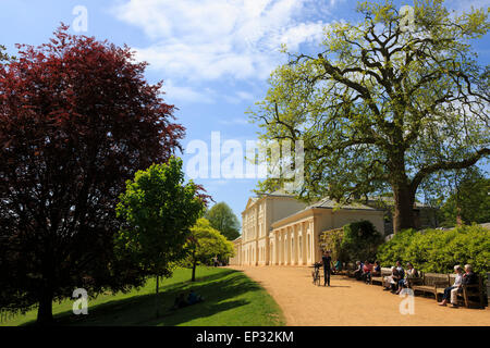 Hampstead Heath, London, UK. 13. Mai 2015. Frühling Sonne im Kenwood House. Londoner genießen Sie einen perfekten Frühlingstag im Kenwood/Hampstead Heath in Nord-London. Bildnachweis: Nick Savage/Alamy Live-Nachrichten Stockfoto