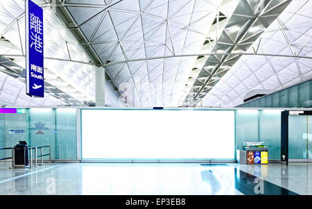 Großes Schild im Flughafen Abflugbereich, Hong kong Stockfoto