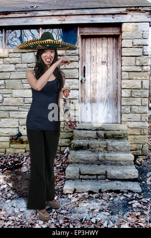 Frau mit Sombrero und Marionette Stockfoto