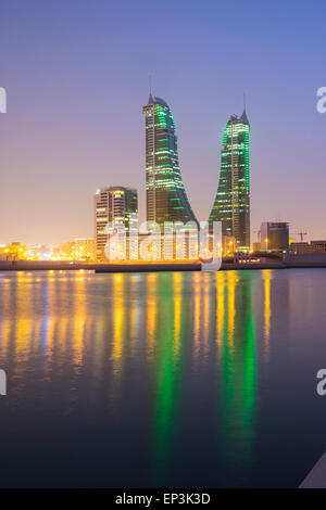 Blick auf Bahrain Financial Harbour Bezirk in der Nacht in Manama, Bahrain Stockfoto