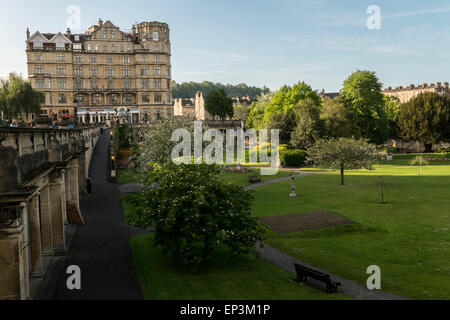 Parade Gardens Park in Bath, Somerset, Großbritannien, Großbritannien gepflegten weirside Gärten im Herzen von Bad. Stockfoto