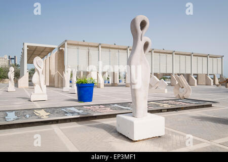 Blick auf Skulpturen ausgestellt im National Museum in Manama, Bahrain Stockfoto