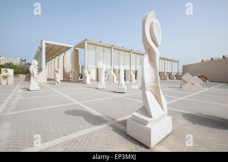 Blick auf Skulpturen ausgestellt im National Museum in Manama, Bahrain Stockfoto