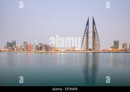 Blick auf World Trade Center und Skyline von Manama im Königreich Bahrain Stockfoto