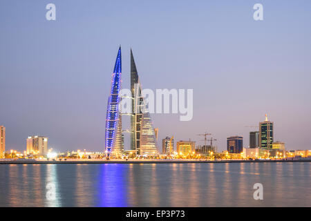 Blick auf World Trade Center und Skyline von Manama im Königreich Bahrain Stockfoto