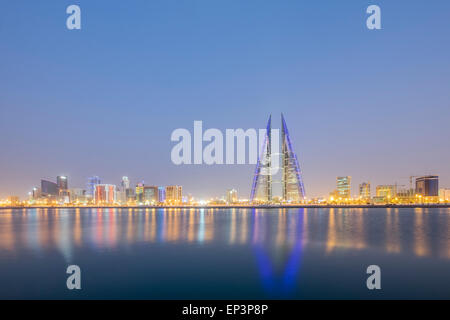 Blick auf World Trade Center und Skyline von Manama im Königreich Bahrain Stockfoto