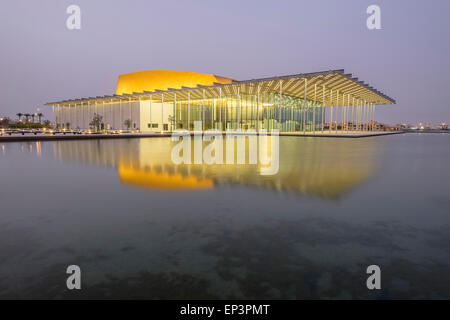 Ansicht des Nationaltheaters in der Nacht im Königreich von Bahrain Manama Stockfoto