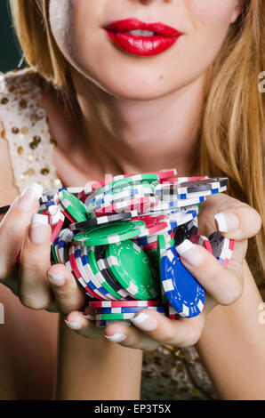 Frau im Kasino-Spielkarten Stockfoto