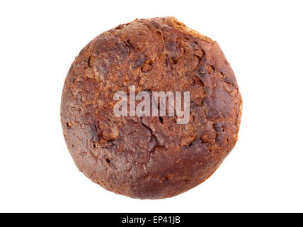 Draufsicht auf Schwarzbrot, isoliert auf weiss Stockfoto