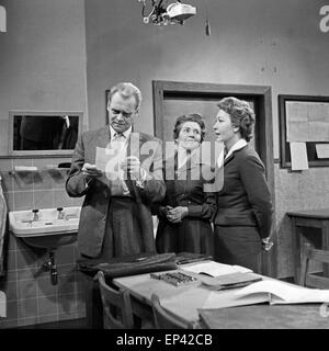 Die Abiturientin, Fernsehfilm, Deutschland 1958, Regie: Georg Marischka, Monia: Inge Meysel, Heli Finkenzeller, Albert Liev Stockfoto