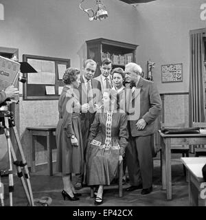 Die Abiturientin, Fernsehfilm, Deutschland 1958, Regie: Georg Marischka, Monia: Inge Meysel, Heli Finkenzeller, Albert Liev Stockfoto