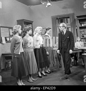 Die Abiturientin, Fernsehfilm, Deutschland 1958, Regie: Georg Marischka, Monia: Ludwig Linkmann (?), Ingeborg Schöner, Kari Stockfoto