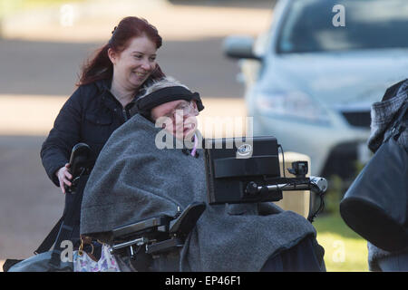 Stephen Hawking als er wieder an die Arbeit an der Universität Cambridge geleitet Stockfoto