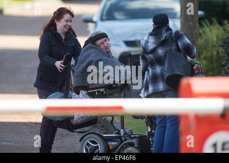 Stephen Hawking als er wieder an die Arbeit an der Universität Cambridge geleitet Stockfoto