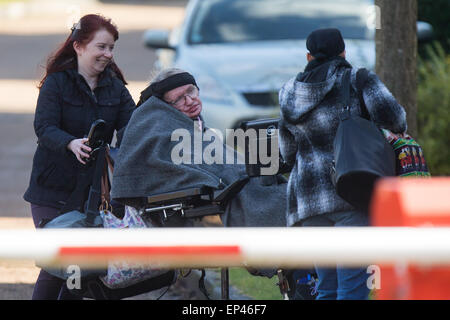 Stephen Hawking als er wieder an die Arbeit an der Universität Cambridge geleitet Stockfoto