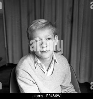 Der Sohn von Kabarettist Und Schauspieler Kurt Klopsch in Hamburg, Deutschland, 1950er Jahre. Sohn von Kabarettist und Schauspieler Kur Stockfoto