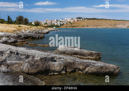 Der Stadt Chalkida, Euböa, Griechenland vor blauem Himmel.  Chalkida befindet sich auf der Insel Euböa und dem griechischen Festland verbunden ist Stockfoto