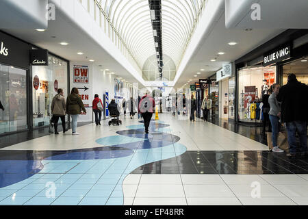 Das Innere des High Chelmer Shopping Centers in Chelmsford City in Essex Stockfoto