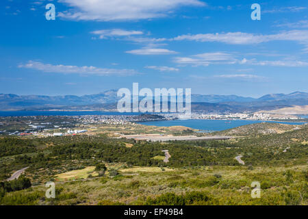 Der Stadt Chalkida, Euböa, Griechenland vor blauem Himmel.  Chalkida befindet sich auf der Insel Euböa und dem griechischen Festland verbunden ist Stockfoto