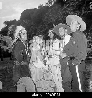 Wolfgang C. Gretscher, Heinz Scheider, Gisela Keiner, Günther Hoffmann in der Rolle des Winnetou Und Lutz Schwiers in der Auffüh Stockfoto