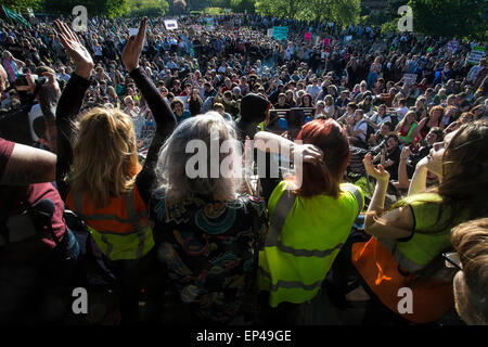 13. Mai 2015. Tausende versammeln sich in Bristol, UK, gegen die neu gewählte konservative Regierung zu protestieren. Stockfoto