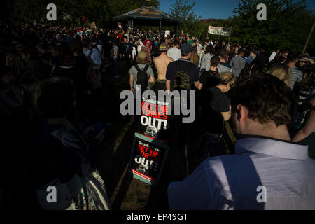 13. Mai 2015. Tausende versammeln sich in Bristol, UK, gegen die neu gewählte konservative Regierung zu protestieren. Stockfoto