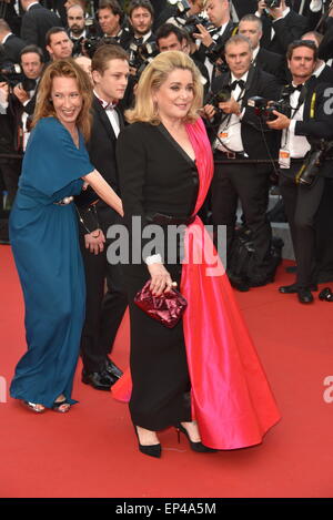 Catherine Denuve, Emmanuelle Bercot, Rod Paradot, Teilnahme an der Red Carpet Premiere La Tete Haute um das Festival, 68. Cannes Film Festival, Festival de Cannes 2015, 13.05. öffnen.2015 Stockfoto