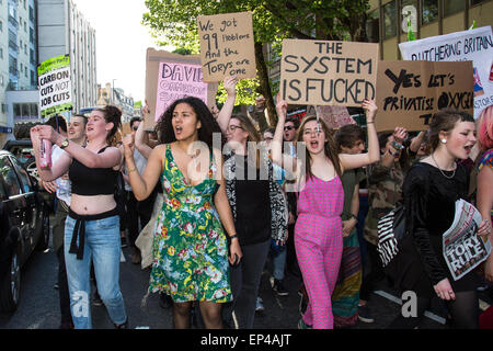 Bristol, UK. 13. Mai 2015. Mehrere tausend Anti-Tory Demonstranten gingen auf die Straße von Bristol in Reaktion auf letzte Woche General Wahlergebnis.  Die Demonstranten forderten ein Ende der Regierung Kürzungen.  Bristol, UK. 13. Mai 2015. Bildnachweis: Redorbital Fotografie/Alamy Live-Nachrichten Stockfoto