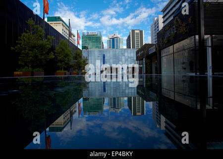 Reflexion der Britomart Transport Centre, Büros und Geschäfte, Auckland CBD, Nordinsel, Neuseeland Stockfoto