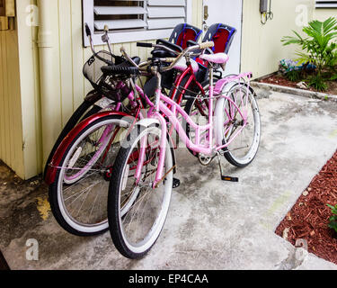 Drei geparkten Fahrrädern zur Verfügung in einem Resort in St. Croix, U.s. Virgin Islands. Stockfoto