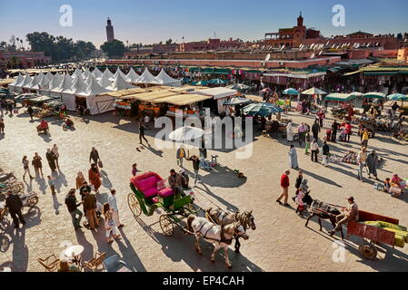 Marrakesch Medina. Jemaa el Fna Platz am frühen Nachmittag. Marokko Stockfoto