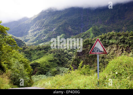 Tahiti. Polynesien. Wolken über einer Berglandschaft Stockfoto