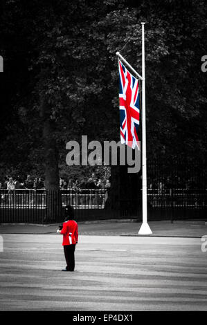 Königin der königlichen Garde und Union Jack am Geburtstag der Königin parade Probe, London, England Stockfoto