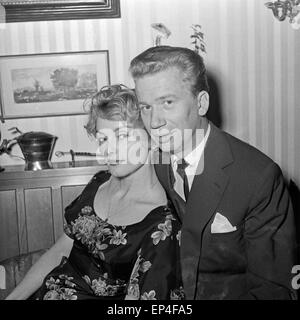 Wis Heinz Reincke und Erni Mangold, Deutschland 1960er Jahre. Schauspieler Heinz Reincke und Erni Mangold, Deutschland der 1960er Jahre. Stockfoto