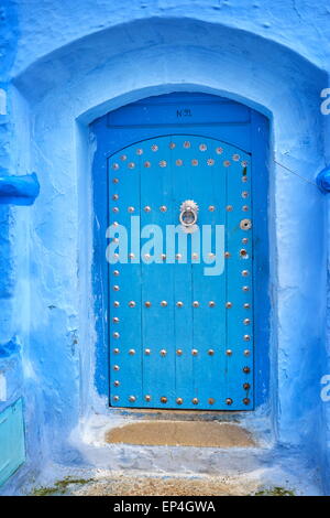 Chefchaouen (Chaouen) - Mauern der Gebäude der Stadt sind blau, Marokko gemalt. Stockfoto