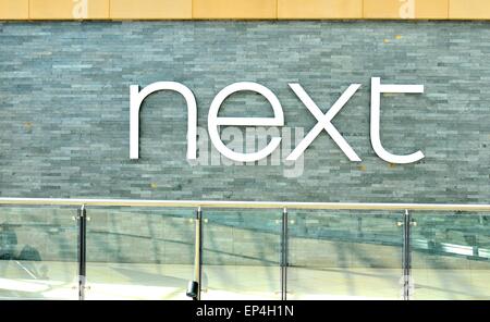 LEEDS, UK - 17. April 2015: Nächste Logo innerhalb der Dreieinigkeit Shopping Centre in Leeds, England. Stockfoto