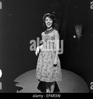 Große Show Zu Silvester 1961/62 des NDR, Gaststar sterben: Harfenspieler Audrey Arno, 1960er Jahre Deutschland. Die gute Unterhaltung Stockfoto