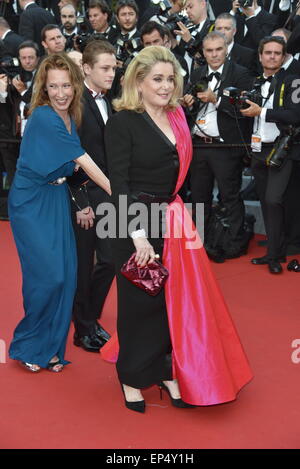 Cannes, Frankreich. 13. Mai 2015. Catherine Denuve, Emmanuelle Bercot, Rod Paradot, Teilnahme an der Red Carpet Premiere La Tete Haute um das Festival, 68. Cannes Film Festival, Festival de Cannes 2015, 13.05. öffnen.2015 Credit: Dpa picture-Alliance/Alamy Live News Stockfoto