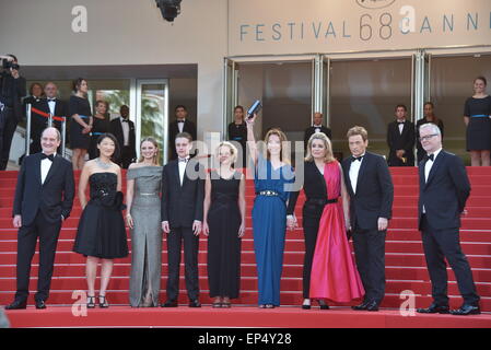 Cannes, Frankreich. 13. Mai 2015. Catherine Denuve, Emmanuelle Bercot, Rod Paradot, Sara Forestier, Benoît Magimel, Teilnahme an der Red Carpet Premiere La Tete Haute um das Festival, 68. Cannes Film Festival, Festival de Cannes 2015, 13.05. öffnen.2015 Credit: Dpa picture-Alliance/Alamy Live News Stockfoto