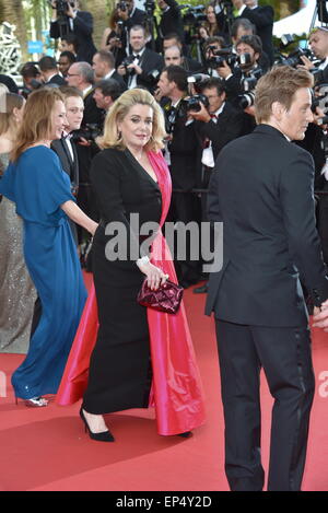 Cannes, Frankreich. 13. Mai 2015. Catherine Denuve, Emmanuelle Bercot, Rod Paradot, Teilnahme an der Red Carpet Premiere La Tete Haute um das Festival, 68. Cannes Film Festival, Festival de Cannes 2015, 13.05. öffnen.2015 Credit: Dpa picture-Alliance/Alamy Live News Stockfoto