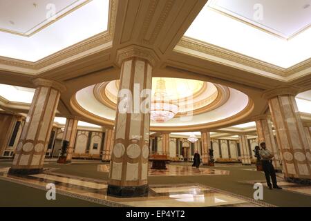 Riyadh, Saudi Arabien. 19. April 2015. Ein Blick in den Palast des Königs in Riyadh, Saudi Arabien, 19. April 2015. Bayerns Ministerpräsident Horst Seehofer und eine Wirtschaft und Wissenschaft-Delegation besucht Saudi-Arabien und Katar während einer dreitägigen Reise. Foto: Karl-Josef Hildenbrand/Dpa/Alamy Live News Stockfoto