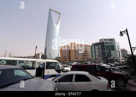 Riyadh, Saudi Arabien. 19. April 2015. Blick auf die Wolkenkratzer "Kingdom Centre" in Riyadh, Saudi Arabien, 19. April 2015. Bayerns Ministerpräsident Horst Seehofer und eine Wirtschaft und Wissenschaft-Delegation besucht Saudi-Arabien und Katar während einer dreitägigen Reise. Foto: Karl-Josef Hildenbrand/Dpa/Alamy Live News Stockfoto