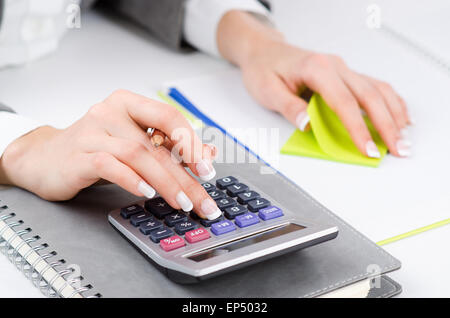 Hände auf dem Rechner arbeiten Stockfoto