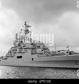 Kriegsschiffe Im Hafen Hamburg, Deutschland, 1960er Jahre. Krieg Schiffe im Hamburger Hafen, Deutschland der 1960er Jahre. Stockfoto