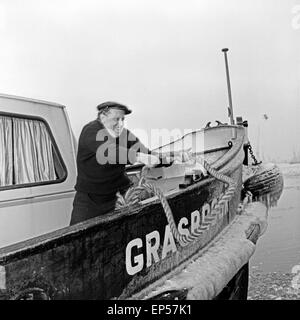 Deutscher Wis und Humorist Addi Münster im Hafen von Hamburg, Deutschland 1960er Jahre. Deutsche Schauspieler und Komiker Ad Stockfoto