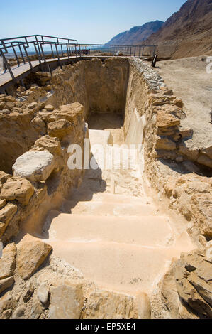 Eines der Wasserbecken in Qumran in Israel Stockfoto