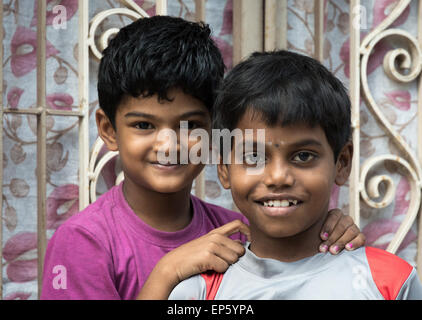 Porträt von zwei jungen in Tiruvannamalai, Tamil Nadu, Indien Stockfoto
