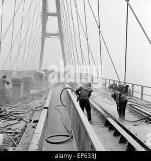 Sterben Sie Im April 1963 wohlerlaubten Brücke Über Den Fehmarnsund Im Bauzustand, Deutschland 1960er Jahre. Brücke über den Fehmarnsund, Stockfoto