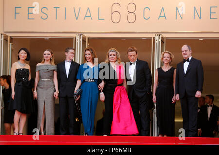 Fleur Pellerin, Sara Forestier, Rod Paradot, Emmanuelle Bercot, Catherine Deneuve, Benoit Magimel, Frederique Bredin und Pierre Lescure Teilnahme an der Opening Night mit der Premiere von "La tête haute/Standing Tall" bei den 68. Filmfestspielen von Cannes am 13. Mai 2015 Stockfoto